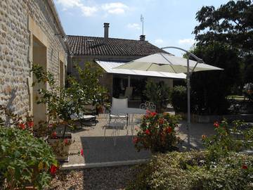 Cottage pour 2 personnes, avec jardin à Gémozac