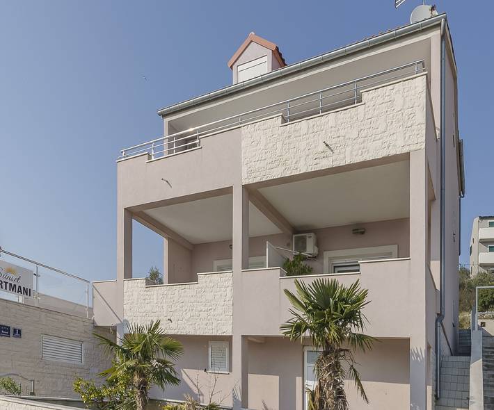 Ferienwohnung für 4 Personen, mit Pool und Balkon, mit Haustier in Sibenik