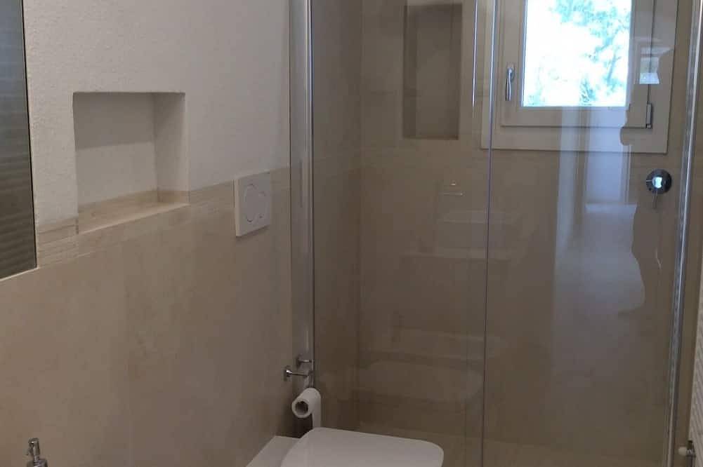 Blue Eden Dimora–Villa mit drei Terrassen, 20mt vom Meer, in privaten Pinienwald in Parco Nazionale dell'Arcipelago di La Maddalena, La Maddalena