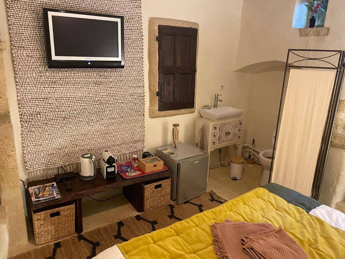 Double Room with Private Bathroom in Castillon-du-Gard, Région de Nîmes