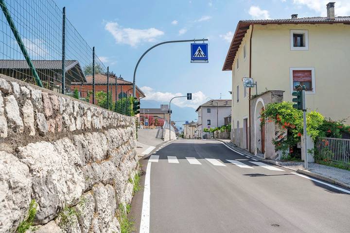 Entire apartment, Apartment 'Casa Vacanze Bastiani' with Mountain View, Balcony and Wi-Fi in Novaledo, Valsugana
