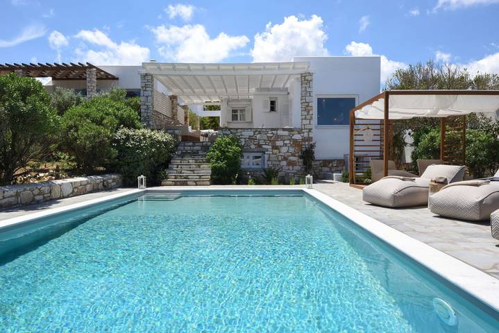 Villa pour 8 personnes, avec jardin et balcon ainsi que vue sur l’océan et piscine dans Paros - 2