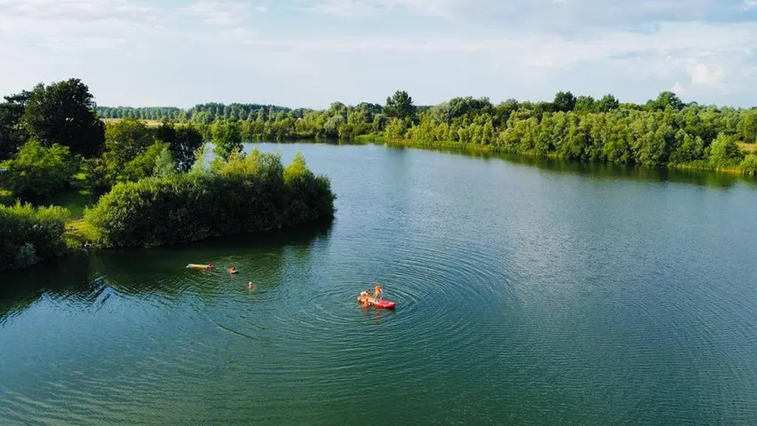 Casa de vacaciones para 15 personas, con vistas además de jardín y vistas al lago - 1