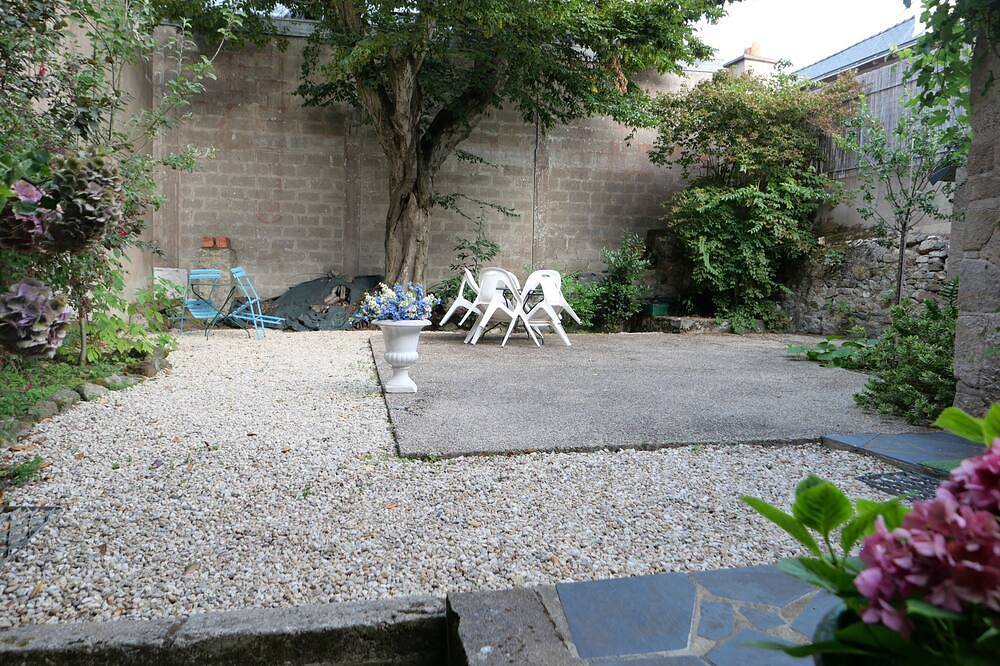 Grand Studio en Plein Centre Ville Avec Jardin in Le Pouliguen, Côte d'Amour