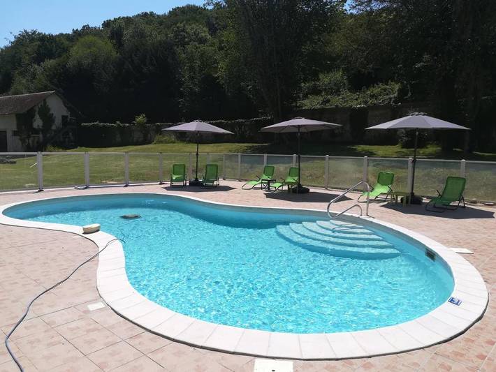 Location de vacances pour 4 personnes, avec piscine et jardin ainsi que vue et balcon à Gruchet-le-Valasse