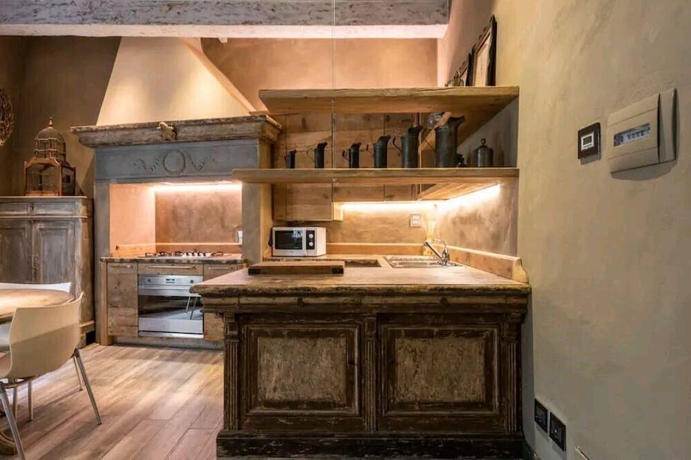 Charming Apartment in the Center of Florence in Florence city center, Florence