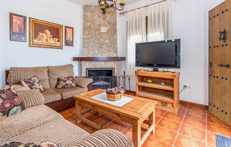 100m² Poolside Apartment with Terrace & Internet in Periana, Cordillera Penibética