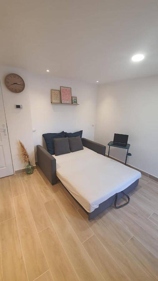 Appartement entier, One-Bedroom Apartment in Gagny, Seine-Saint-Denis