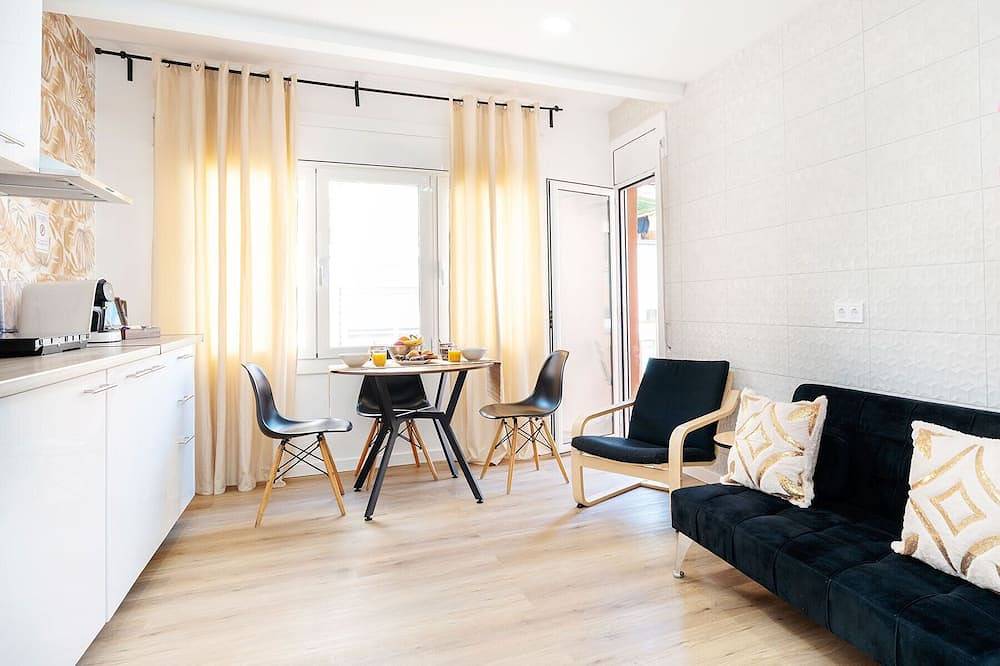 Ganze Wohnung, Apartment 2 Bedrooms. 10' walk to the Beach /20' Barcelona center / 15' Forum Bcn in Sant Adrià de Besòs, Barcelonès