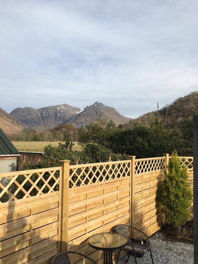 Hawthorn Cottage in Glencoe, Loch Linnhe