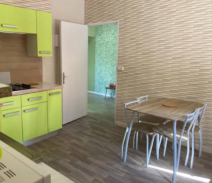 Appartement de vacances pour 6 personnes, avec vue sur le lac ainsi que jardin et vue