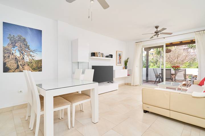 Entire apartment, Oasis Tropical Apartment with Parking, Pool, and Air Conditioning in Playa San Cristobal, Almuñecar