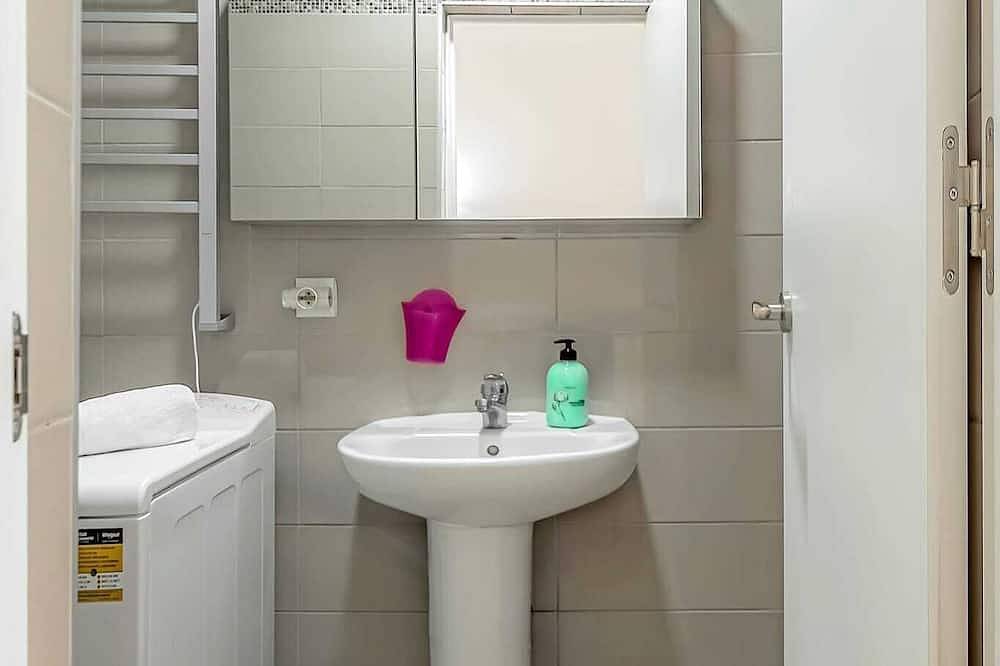 Entire apartment, Studio on the 1st line in the center of the tourist area! in Puerto Colon, Adeje