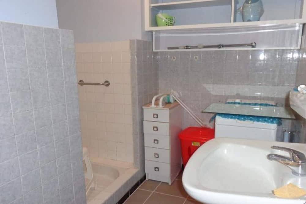 Ganze Wohnung, Gemütliche F1-Wohnung mit Terrasse, Garage und Aufzug - Zentrumsnah in Amélie-les-Bains in Montbolo, Céret und Umgebung