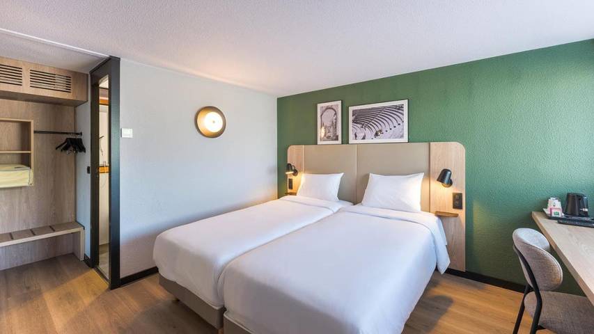Hôtel pour 2 personnes, avec Terrasse et Jardin dans Aéroport Lyon Saint-Exupéry - 4