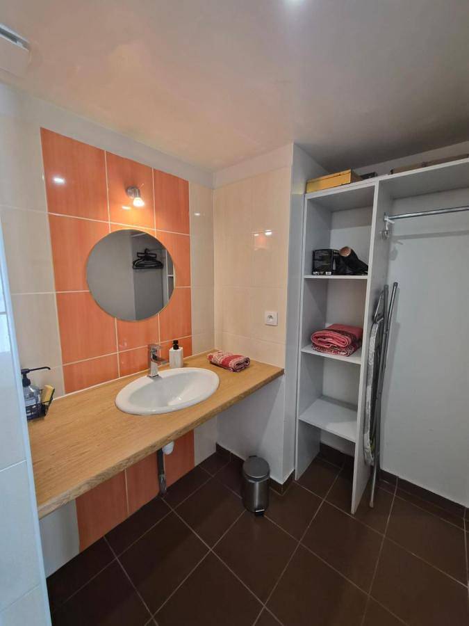 Chambre d hôtes indépendante dans village médiéval in Creissels, Parc naturel régional des Grands Causses