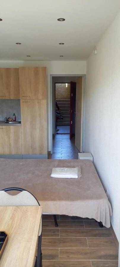 Appartement entier, One-Bedroom Apartment in Les Salles-sur-Verdon, Région de Brignoles