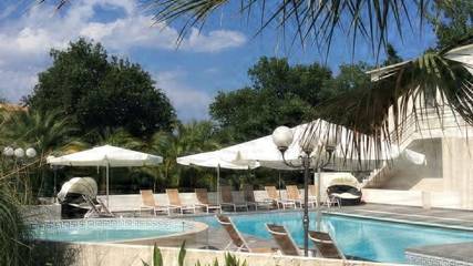 Location de vacances pour 9 personnes, avec piscine et jardin, animaux acceptés à Moriani-Plage