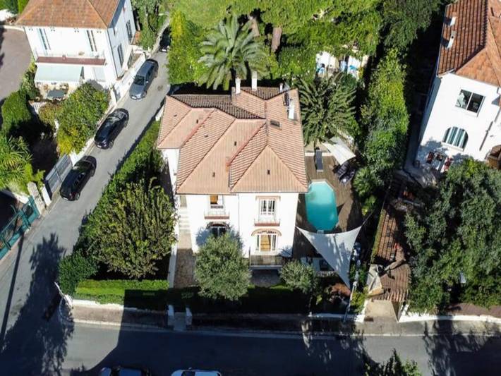 Ferieleilighet for 8 personer, med badebasseng og hage, barnevennlig i Cannes