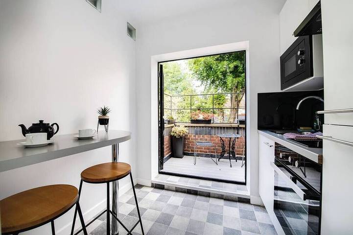 Apartment for 2 people, with balcony and garden in Portsmouth