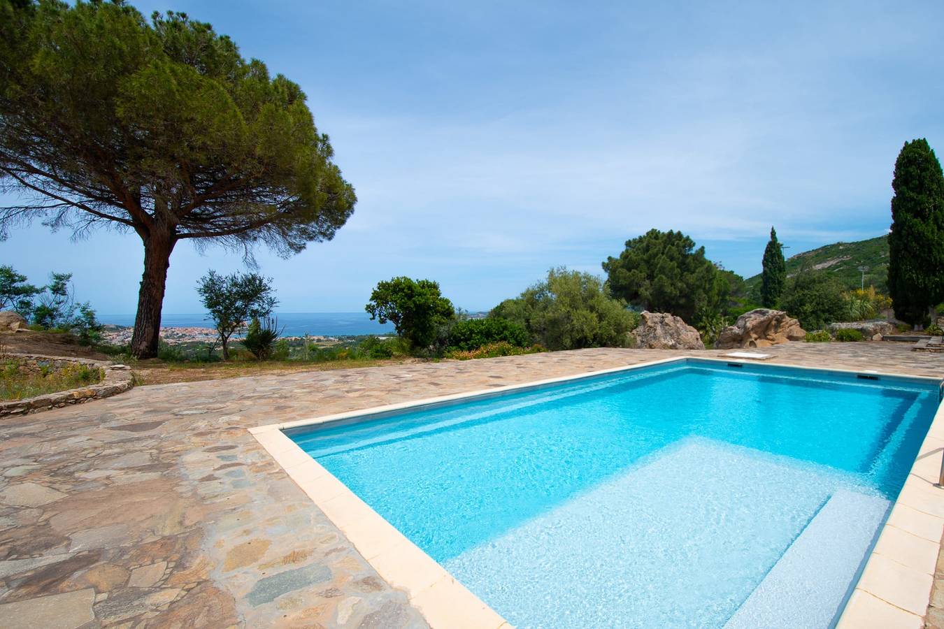 Casarone - Havre de paix avec vue sublime sur Calvi, piscine et nature in Calvi, Région de Calvi