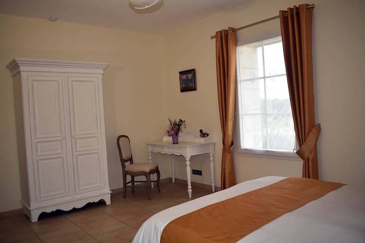 Location de vacances pour 2 personnes, avec jardin ainsi que terrasse et piscine, animaux acceptés à Cause-de-Clérans - 3