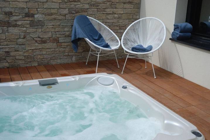 Gîte pour 6 personnes, avec Jacuzzi et Terrasse ainsi que Jardin et Vue à Tréveneuc