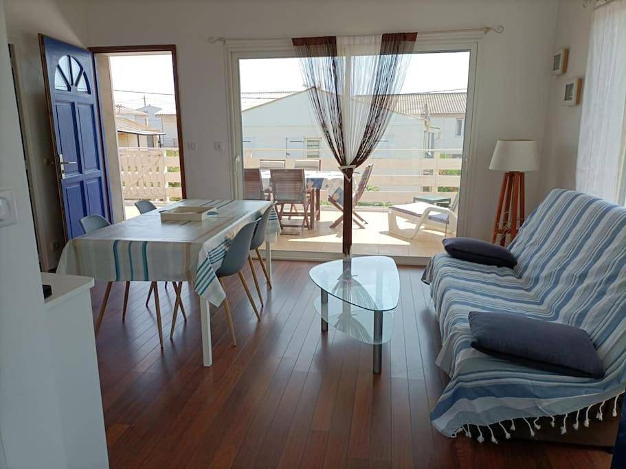 Two-Bedroom Chalet in Plage des Chalets, Gruissan