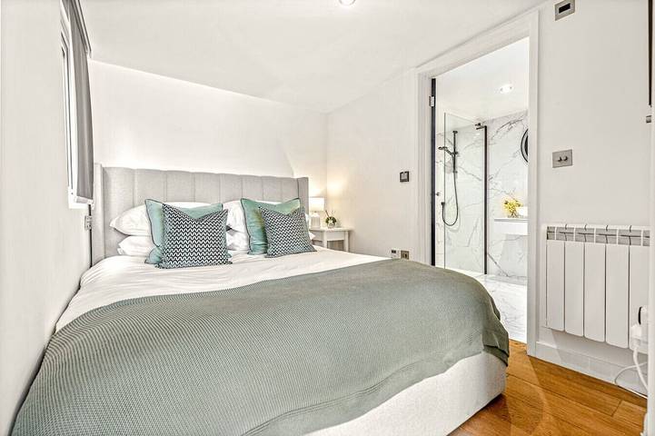 River Cabin - Hot tub, pet friendly, Mooring in Remenham, Berkshire