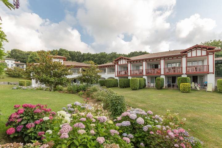 Appartement de vacances pour 6 personnes, avec jardin et piscine au Pays basque