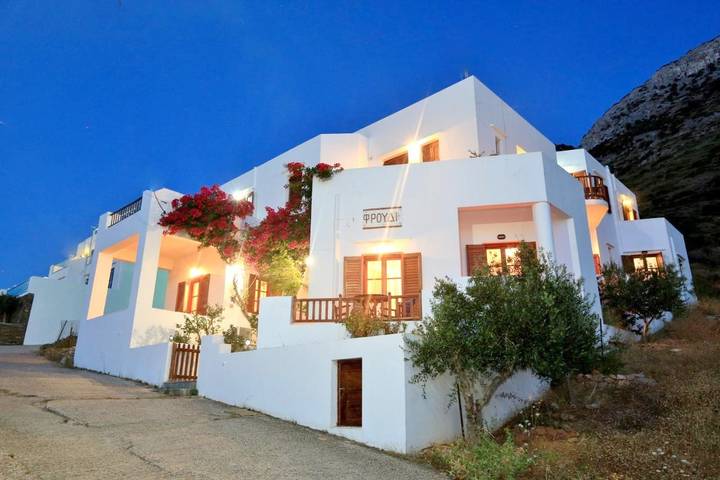 Maison d’hôte pour 2 personnes, avec vue ainsi que terrasse et jardin dans Sifnos