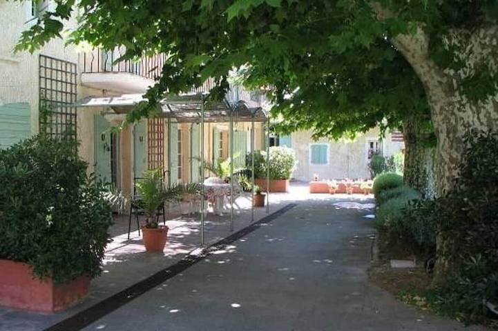 Appartement de vacances pour 4 personnes, avec piscine ainsi que balcon et jardin