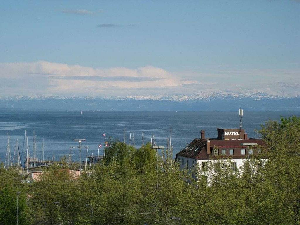 Seeblick Schiffstrasse in Konstanz, Obersee (Bodensee)