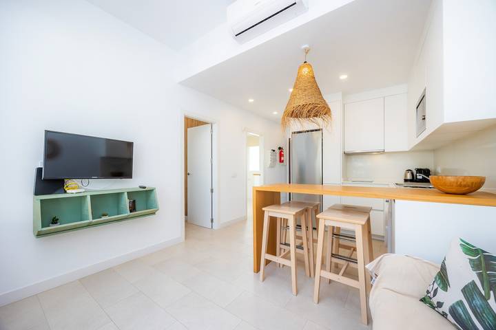 Entire apartment, Apartment 'B' with Balcony, Wi-Fi and Air Conditioning in Cala d'Or, Santanyí