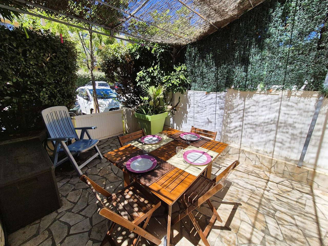 Ganze Ferienwohnung, T2 Duplex in sicherer Residenz, privater Parkplatz, Swimmingpool, Klimaanlage, Internet in La Seyne-sur-Mer, Toulon Region