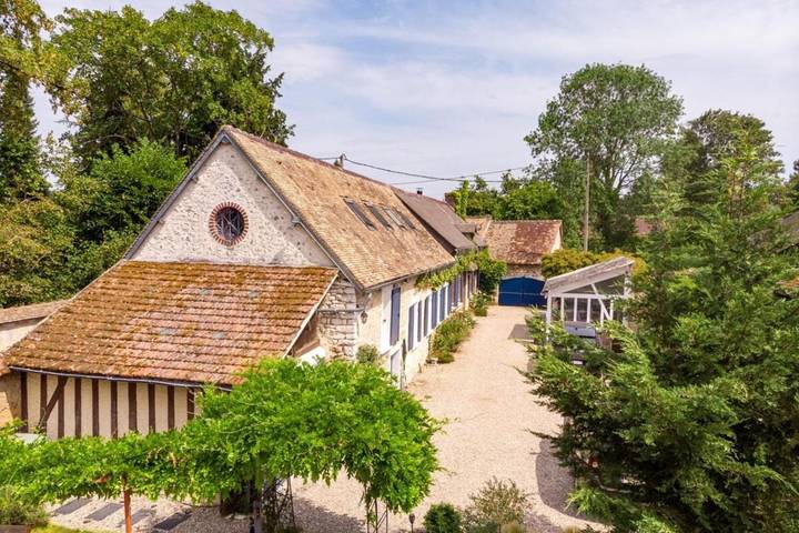 Location de vacances pour 9 personnes, avec Jardin à Autheuil-Authouillet