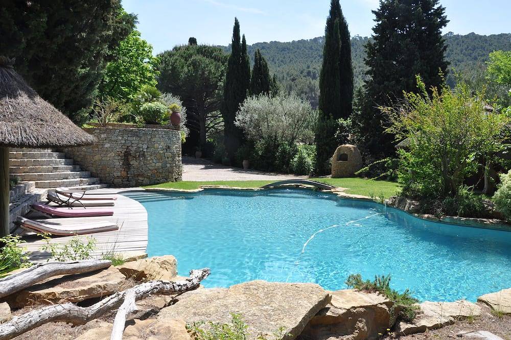Pretty Vineyard Cottage On Property 12 Mins From Bandol And Beaches Clim Swimming Pool in Le Castellet, Toulon region