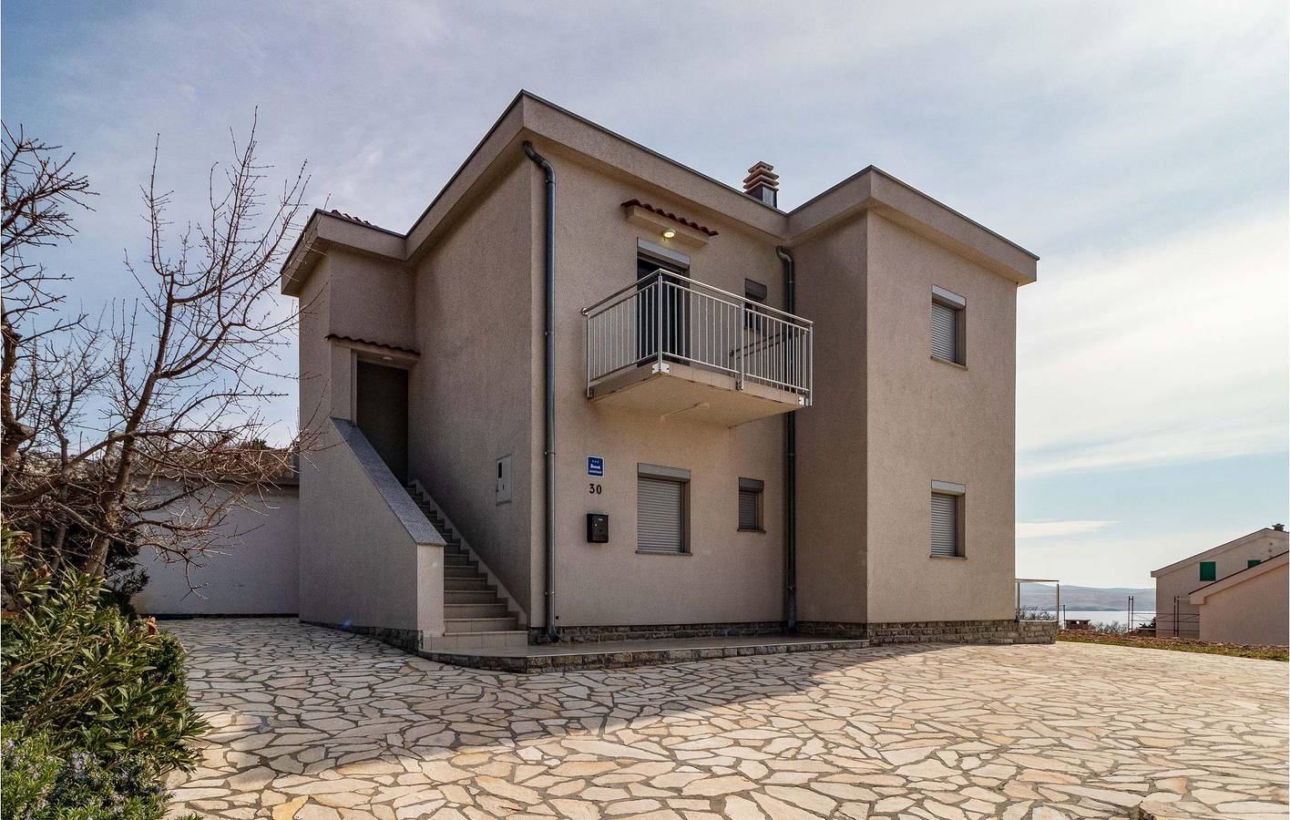 Geheel vakantieappartement, Gezellig appartement met zeezicht, terras, wifi en parkeergelegenheid in de buurt van bezienswaardigheden in Cesarica, Velebit Nature Park
