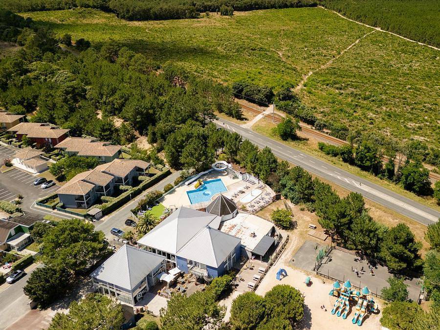 Camping La Pointe du Médoc - Mobilhome 6 personnes - Comfort | 3 Ch. | 6 Pers. | Terrasse surélévée non couverte in Le Verdon-sur-Mer, Région de Lesparre-Médoc