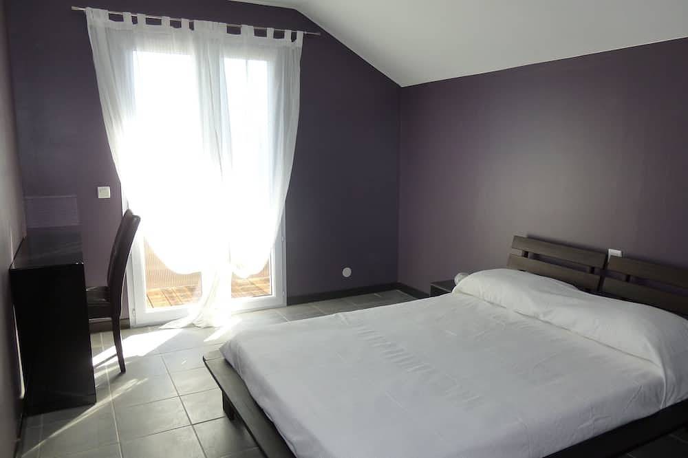 Entire apartment, Contemporary gite between Ubaye and Durance overlooking the Serre Ponçon lake in Le Sauze-du-Lac, Gap region