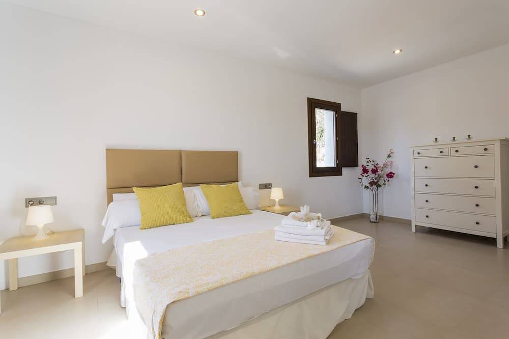 House Surrounded By Nature With Stunning Views in Es Codolar, Sant Josep de sa Talaia