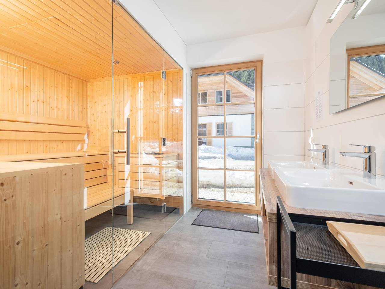 Haus am Bach mit Sauna, schöner Aussicht, 1.5 km vom Skilift in Irdning-Donnersbachtal, Tauern