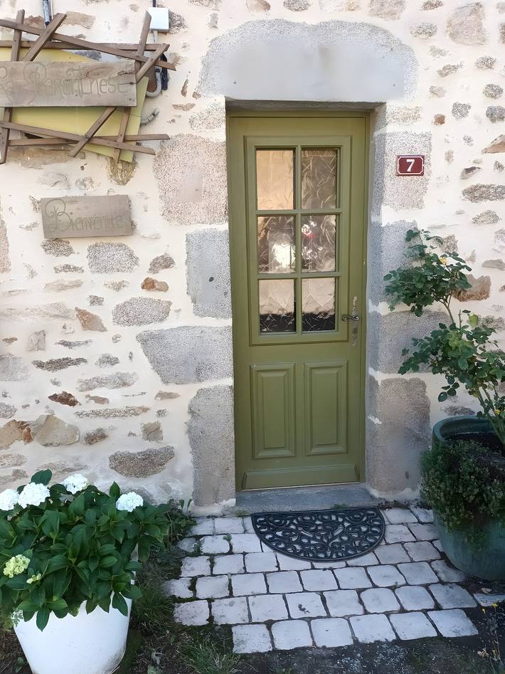 Location de vacances pour 8 personnes, avec Jardin dans Folles, Région de Bellac