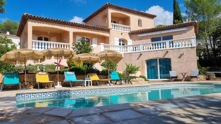 Location de vacances pour 9 personnes, avec vue ainsi que piscine et jardin dans Golf et Tennis Club de Valescure - 2