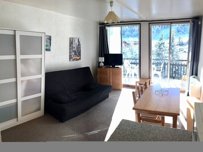 Studio entier, Studio Pmr près des pistes avec coin montagne et balcon in La Salle-les-Alpes, Serre Chevalier