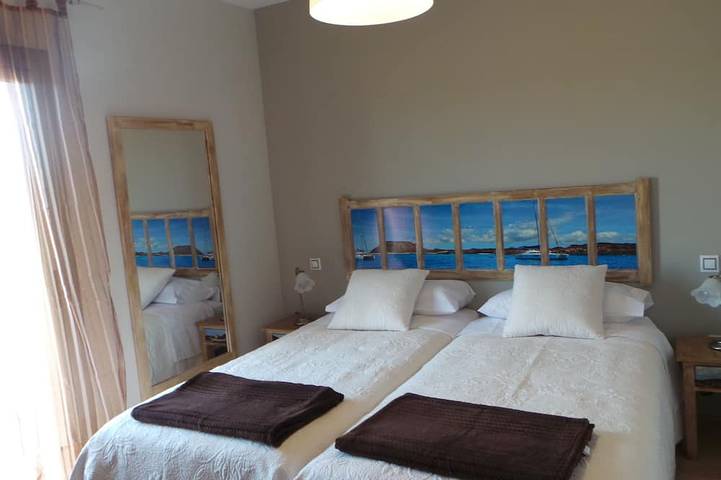 Beautiful villa with heated pool, outdoor hot tub, free wifi in Las Salinas, Antigua