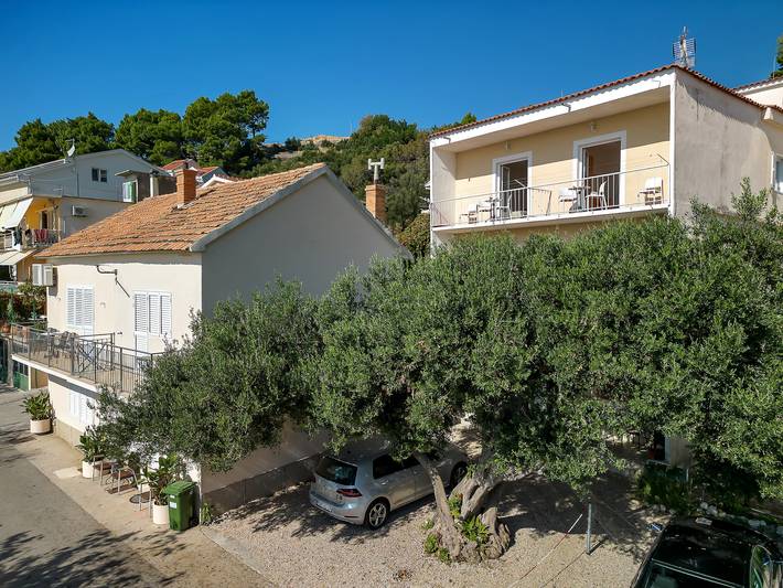 Apartamento entero, Apartamento de tres habitaciones en la playa Podgora, Makarska A-2596-a in Podgora, Rivera de Makarska