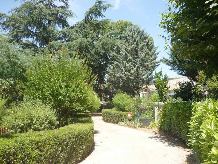 Gîte pour 3 personnes, avec vue et jardin, animaux acceptés dans Office De Tourisme De Lamalou Les Bains