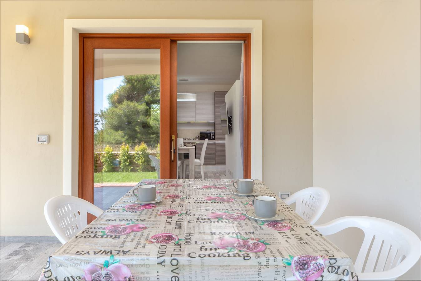 Moderno apartamento con aire acondicionado y jardín; se admiten mascotas in Budoni, Olbia-Tempio