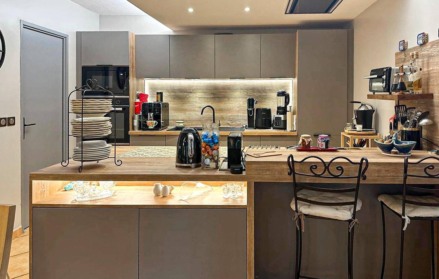 Encantador apartamento de 2 dormitorios con piscina cerca del lago de Pont Royal in Mallemort, Region de Arles